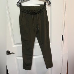 Lululemon joggers - nylon, green, size 6